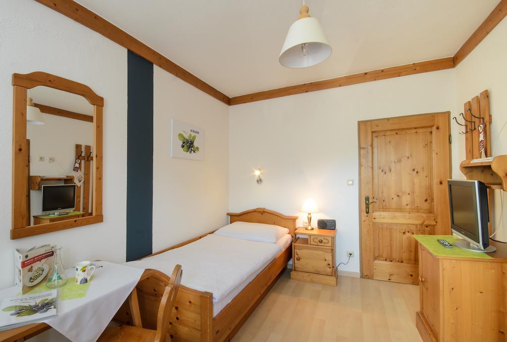 Hotel Wirtshausbrennerei Krenn Yspertal Zimmer foto